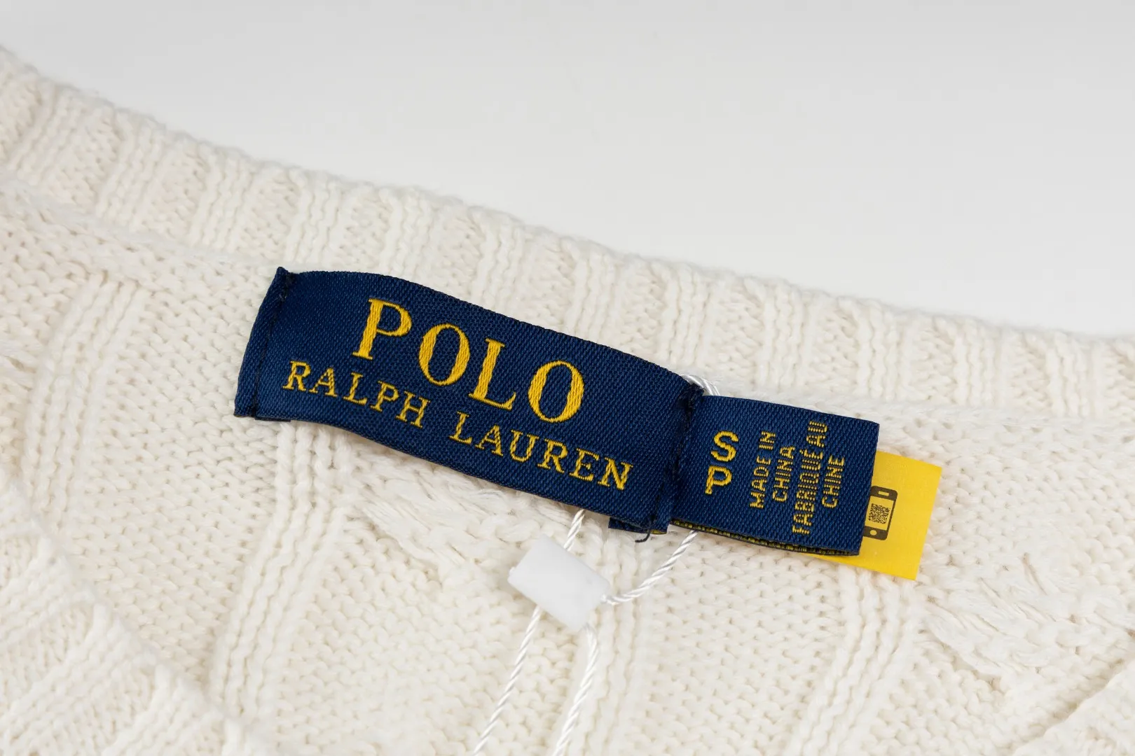 P220 #R91 RALPH LAUREN Ralph Lauren fourteen colors classic small label embroidery round neck pullover cable cardigan sweater men's top, high-density LOGO embroidery on the chest, original customization of tag accessories. Made of pure cotton yarn, pure cotton is skin-friendly and comfortable, small label war horse embroidered twist button round neck sweater 🐎 high quality, follow the blogger to learn how to wear it! Let’s buy a Ralph Lauren cable sweater. It’s a super hard-to-find series after it became popular. It’s hard to find one on the official website. It’s simple and practical to wear, with a lazy and loose feel. The thickened fabric has more texture, feels soft and delicate, and has a loose fit. Whether worn alone or layered, you can wear different styles of fashion with just one piece!   Size：XS S M L Sleeve length: 59/60/61/62/63